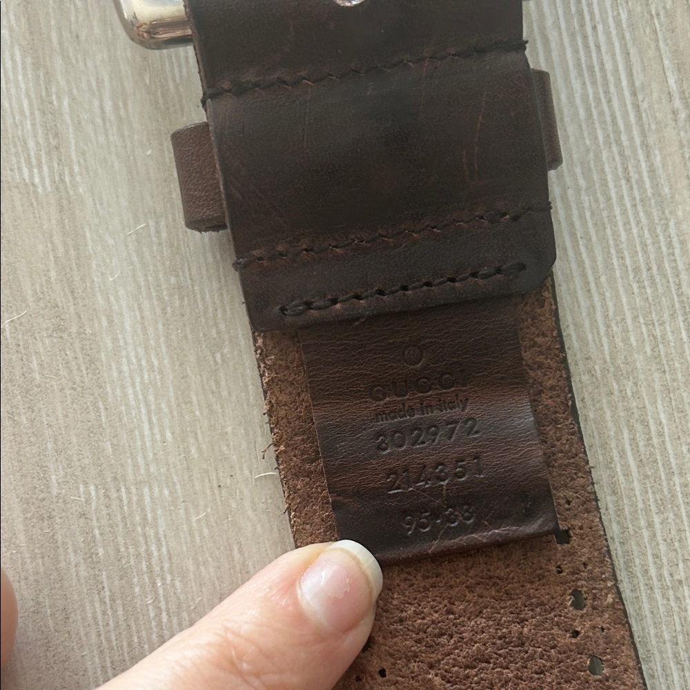 Gucci Dark Brown Leather Belt with Shiny Silver Buckle sz 95 - Picture 2 of 6